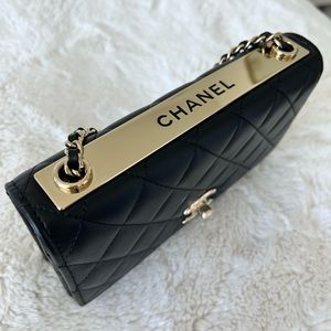 CHANEL WOC